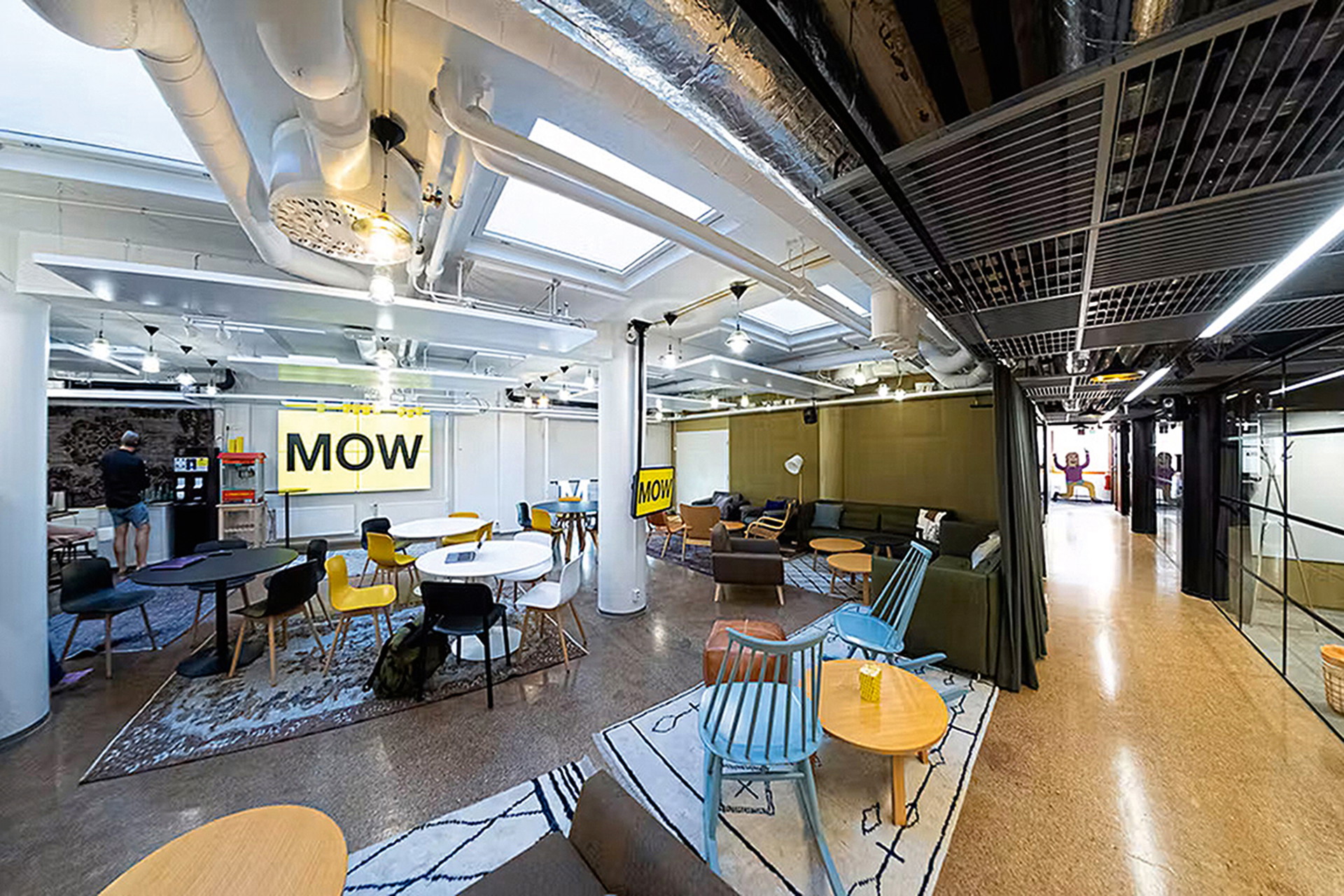 MOW Coworking Helsinki&nbsp;Ein großes Wohnzimmer für den milliardenschweren Wirtschaftsfaktor der finnischen Gaming Industry ist dieser lässige Co-Working-Hub in Helsinki.&nbsp;mow.fi
