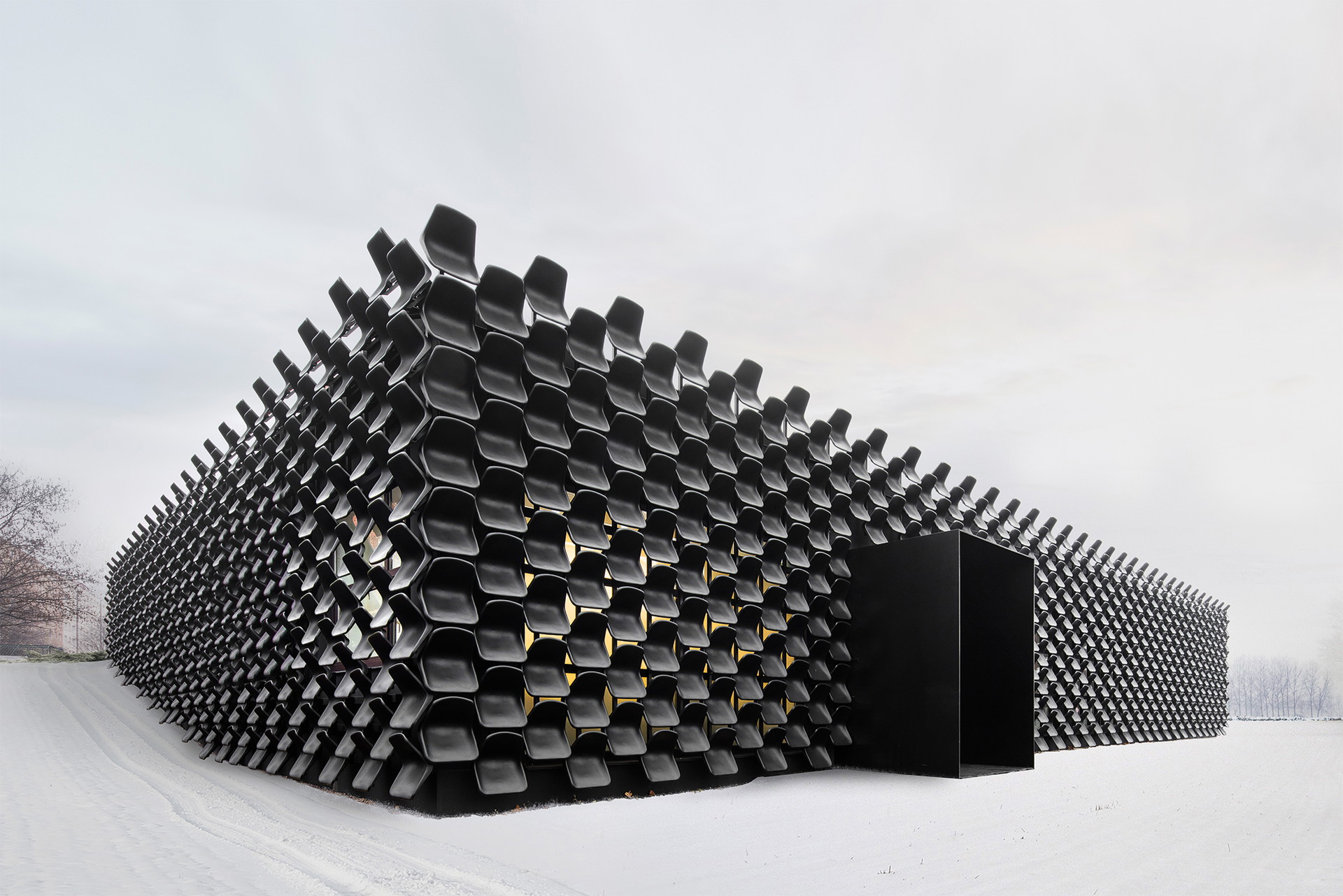 Möbel-Showroom&nbsp;Chybik + Kristof, 2016 »Das Gebäude aus den 90er-Jahren passt nicht mehr zum Konzept des Herstellers. Wir transformierten es innen und außen, und jetzt passt beides zusammen. Denn die Fassade besteht aus Stühlen aus der Sammlung der Firma.«