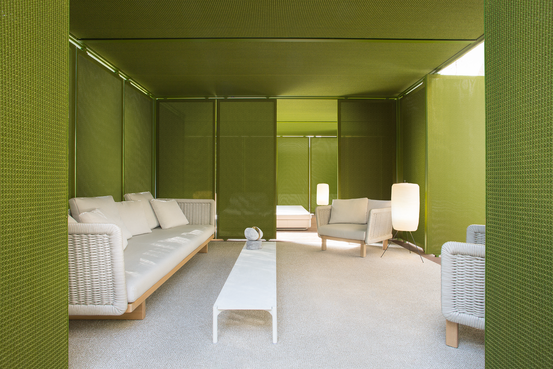 Architektonische Strukturen&nbsp;Die Serie »Cabanne« umfasst die Modelle »Quadro«, »Veranda« und »Tunnel«. Mix and Match: Stahl, Aluminium, Holz, Glas und Stoff. paolalenti.it
