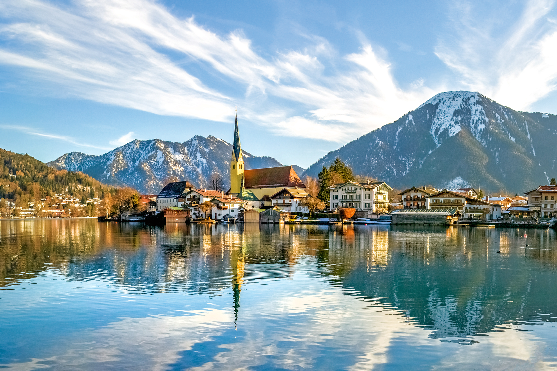 Fluchthilfe&nbsp;In Rottach-Egern am Tegernsee besitzen russische Milliardäre mehrere Villen. Jetzt sollen ihre Domizile kurzerhand an Flüchtlinge vergeben werden.