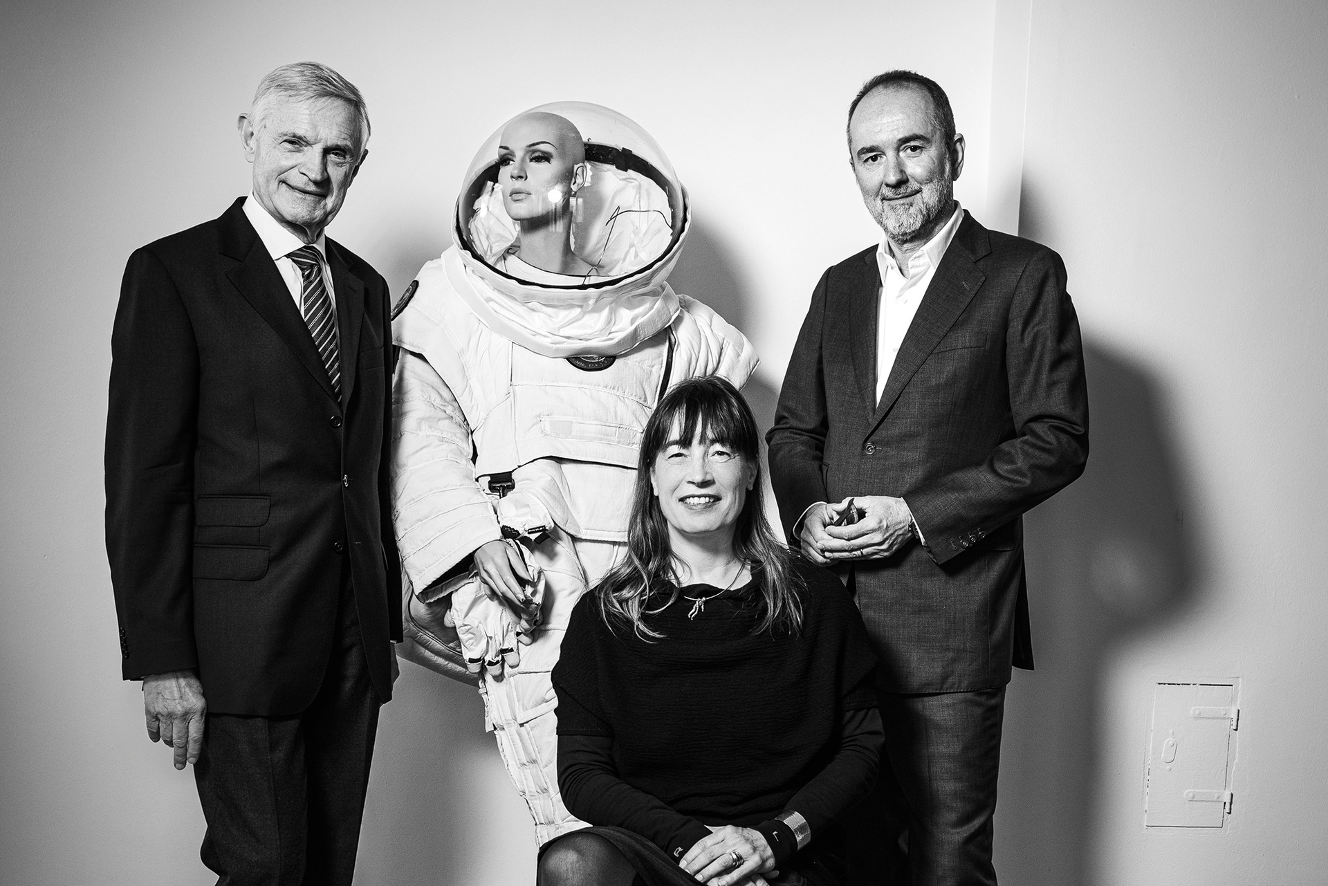 Ein Gespräch über die Zukunft&nbsp;Ob wir übermorgen mit alten oder ganz neuen Werten leben werden, darüber sprechen Weltraumarchitektin Barbara Imhof, Etikette-Experte Thomas Schäfer-Elmayer (l.) und Bauträger Thomas Drozda.