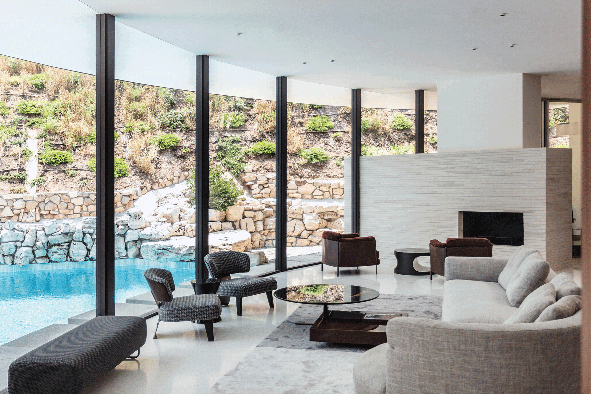 MCM Alfred Wilkes House&nbsp;Ein Traum in dunklem Holz, Marmor, Terrazzo und viel Glas.&nbsp;sophiegoineau.com