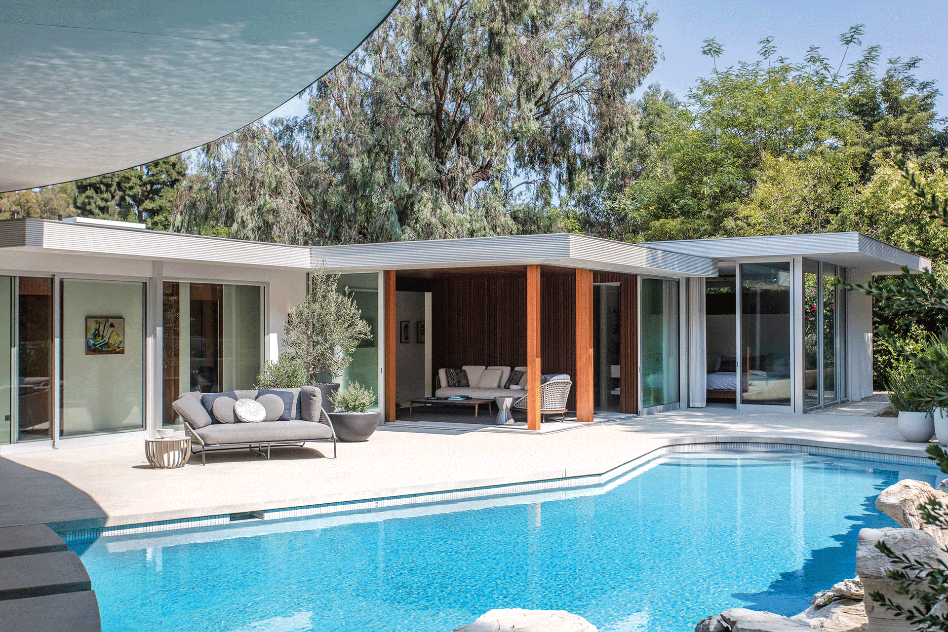 MCM Alfred Wilkes House&nbsp;Die Architektin und Designerin Sophie Goineau bekam Gelegenheit, dieses feine kleine moderne Juwel aus dem Jahr 1957 in Bel Air zu renovieren, und machte daraus eine perfekte Fingerübung in luxuriöser Zurückhaltung.&nbsp;sophiegoineau.com