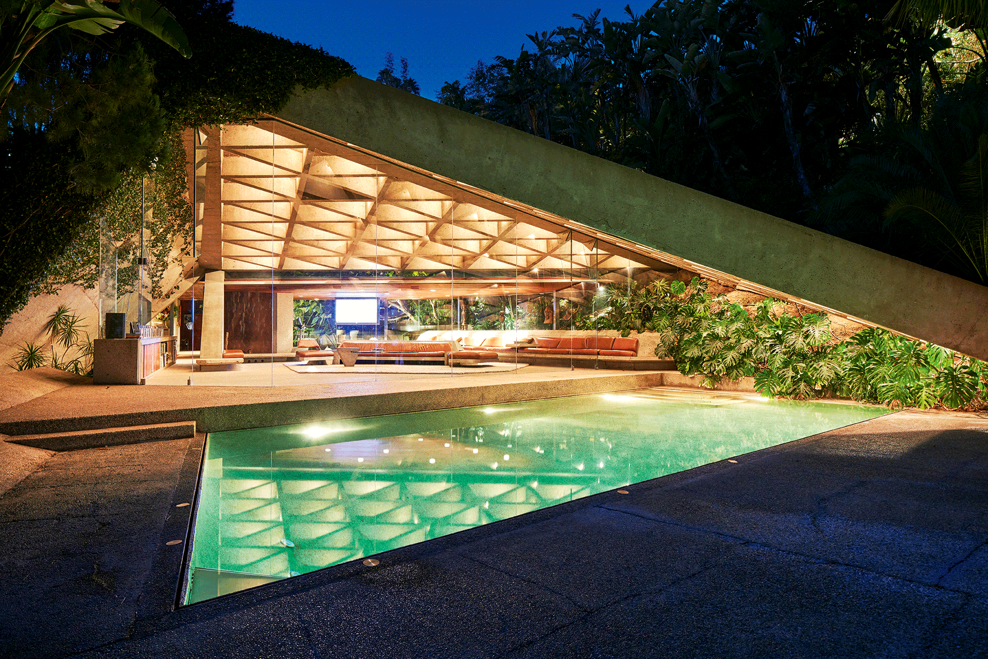 Sheats Goldstein House&nbsp;Besitzer Jim Goldstein optimierte das Haus gemeinsam mit Architekt Lautner bis zu dessen Tod 1994 noch weiter, 2016 schenkte er es dem LACMA-Museum.