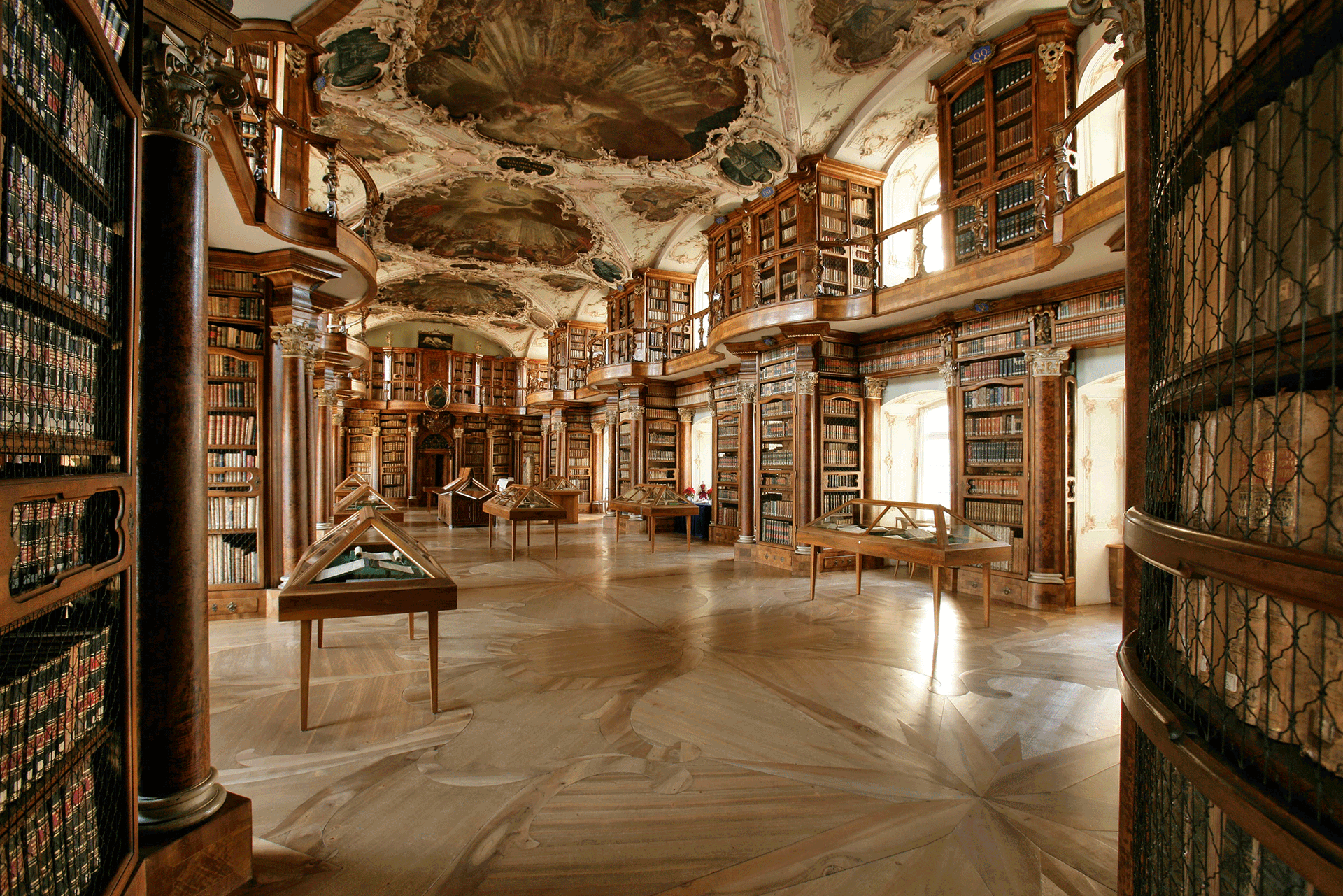 Zur&nbsp;Stiftsbibliothek St.Gallen&nbsp;stiftsbezirk.ch