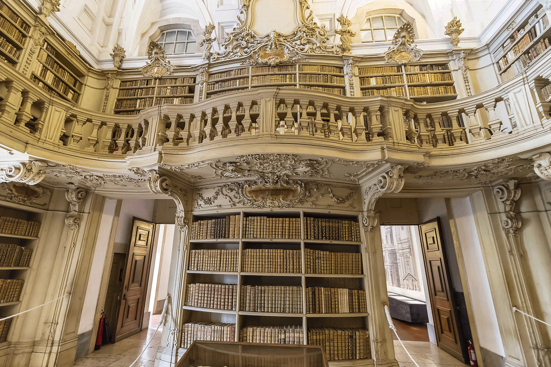 Zur&nbsp;Biblioteca do Convento de Mafra, Mafra, Portugal&nbsp;patrimoniocultural.gov.pt