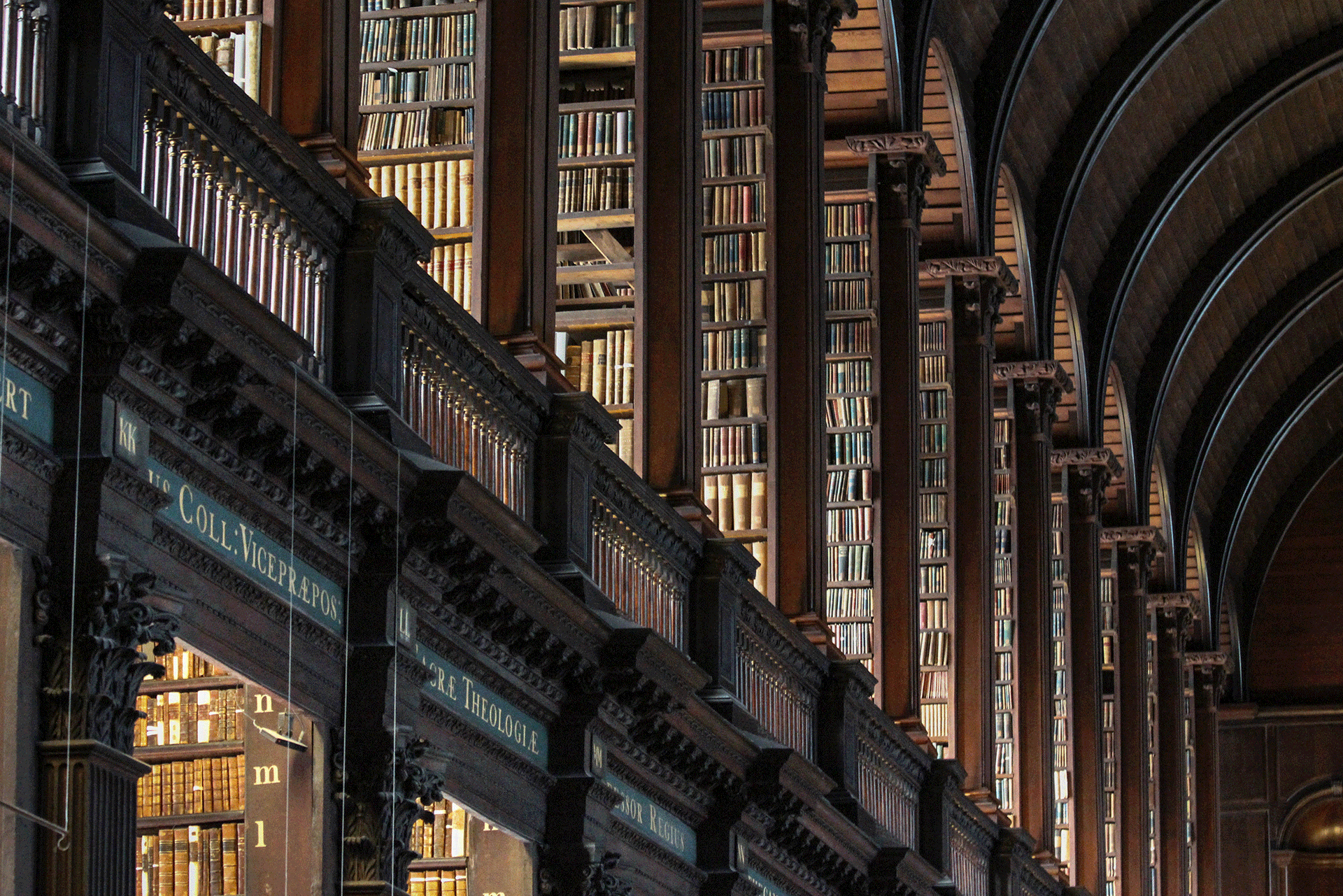 Zur Bibliothek des Trinity College&nbsp;tcd.ie