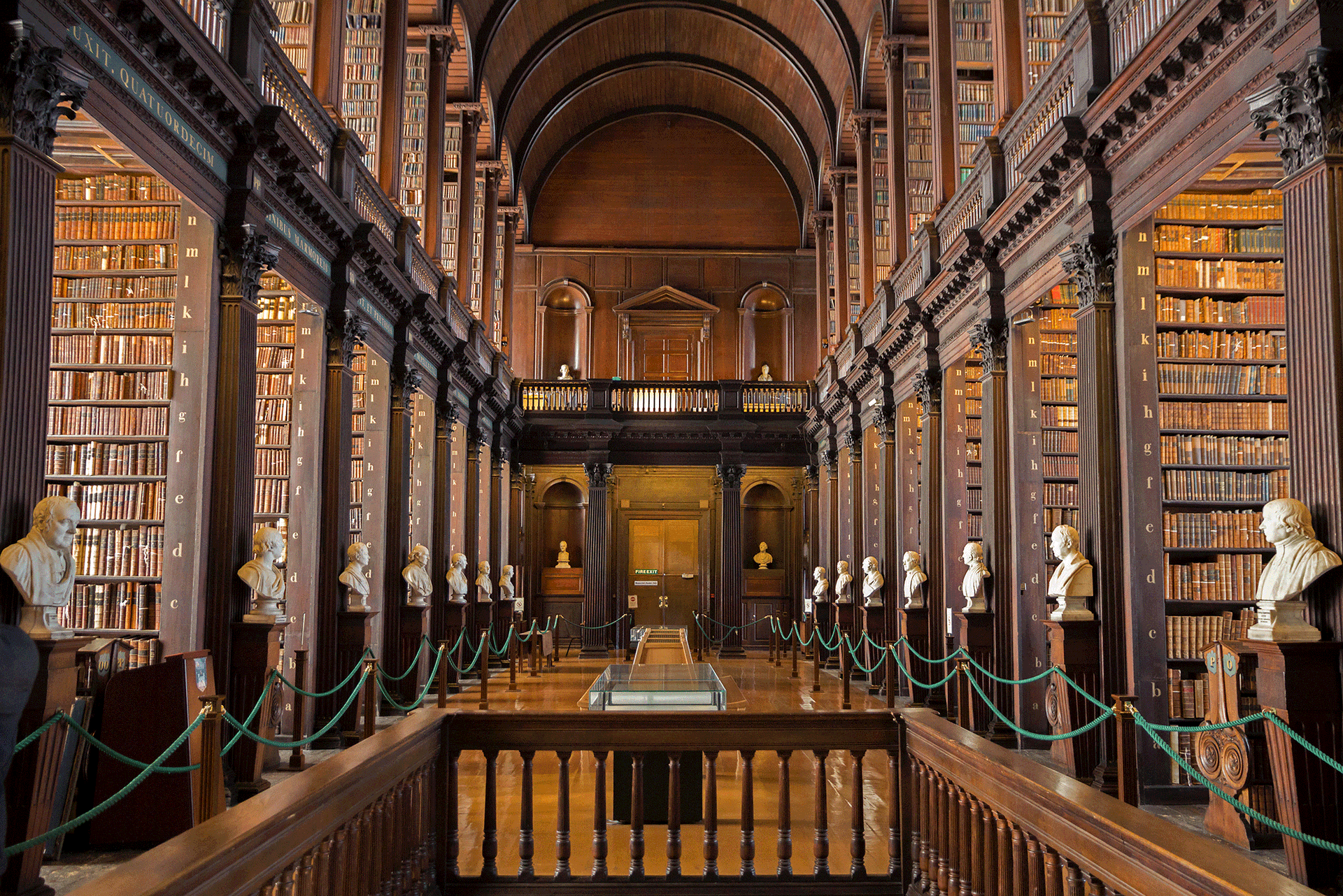 Zur Bibliothek des Trinity College&nbsp;tcd.ie