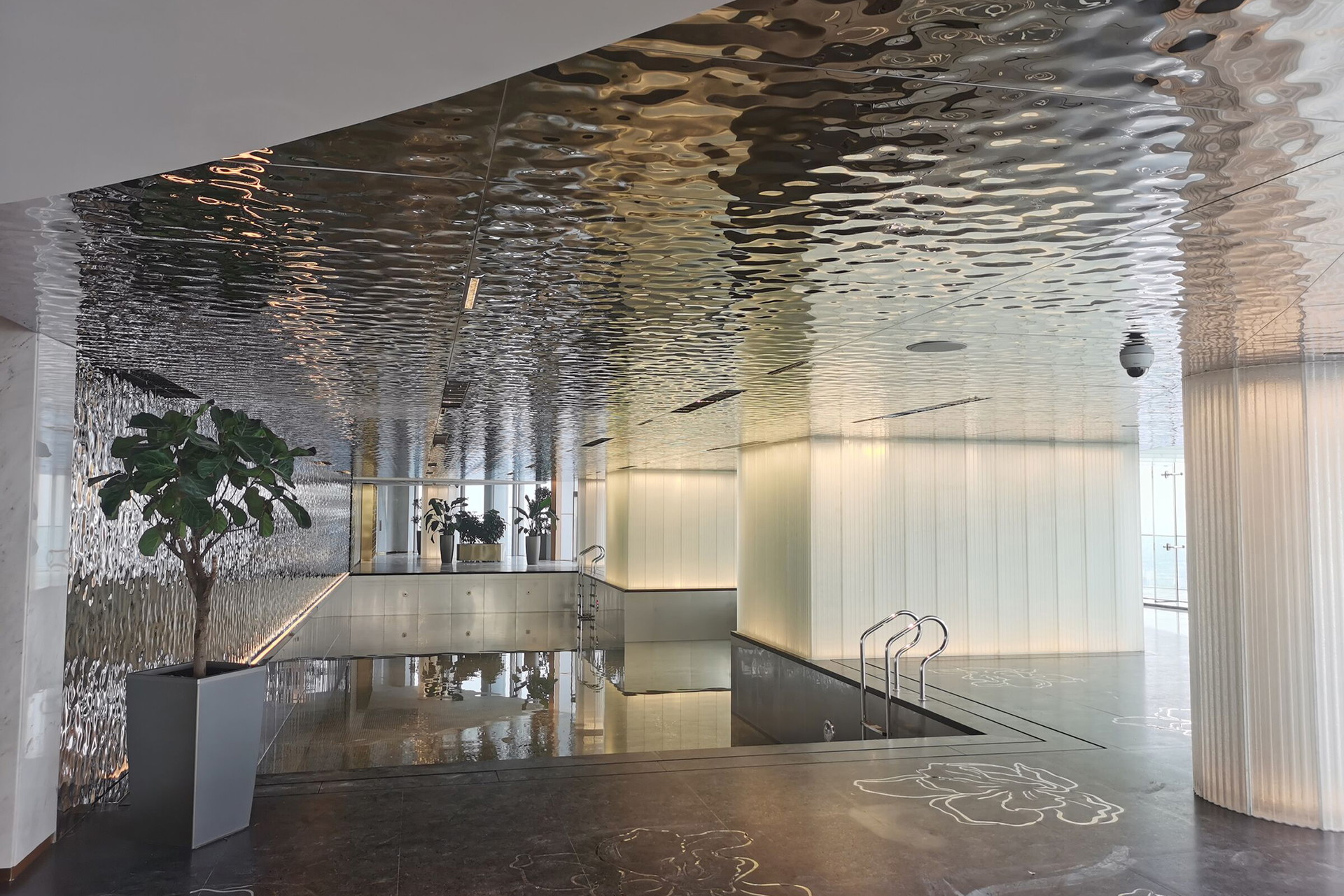 Edelstahldecke mit Wassereffekt im Shanghai-Tower&nbsp;archello.com