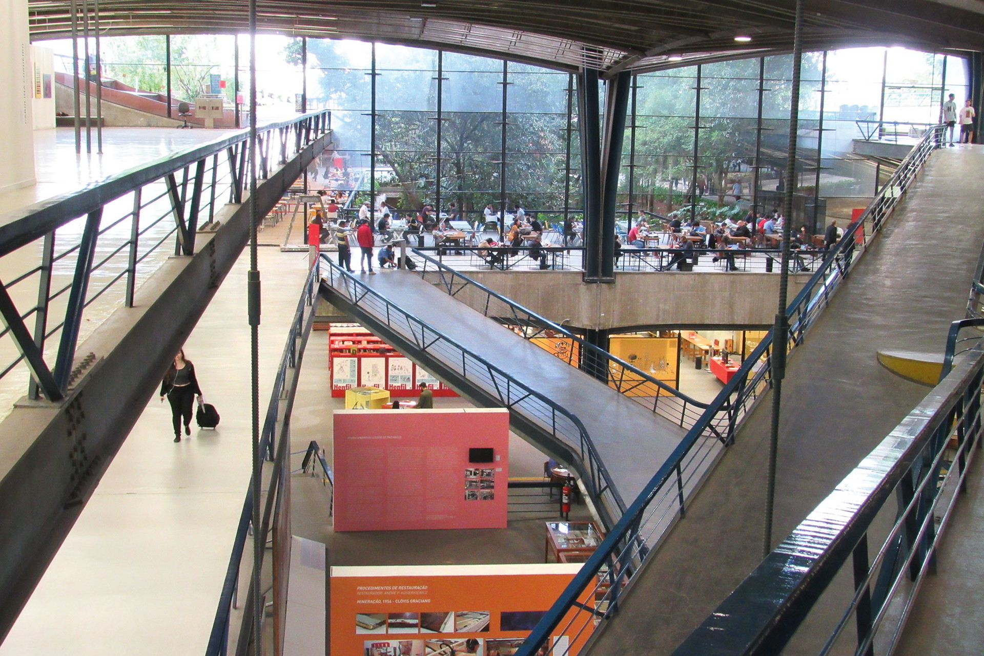 Centro Cultural São Paulo&nbsp;Eurico Prado Lopes und Luiz Telles, 1979 »Ein einladendes Kulturzentrum über einer der meistbenutzten Metrostationen. Hier gibt es Events, eine Bibliothek, einen Garten und Cafés. Ein Treffpunkt, der allen gehört.«