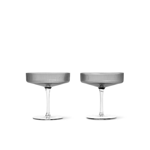 Unikat&nbsp;Jede der »Ripple«-Champagnerschalen von ferm LIVING ist mundge-blasen und einzigartig schön.&nbsp;fermliving.de