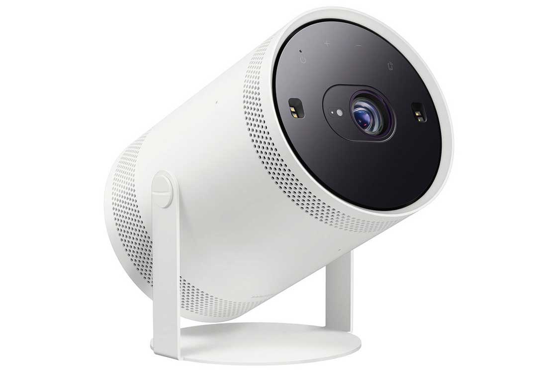 Mobiler Beamer&nbsp;Eine simple Lösung für Kinogenuss im Garten ist der tragbare »Freestyle«, der neben Bild auch Ton liefert.&nbsp;samsung.com