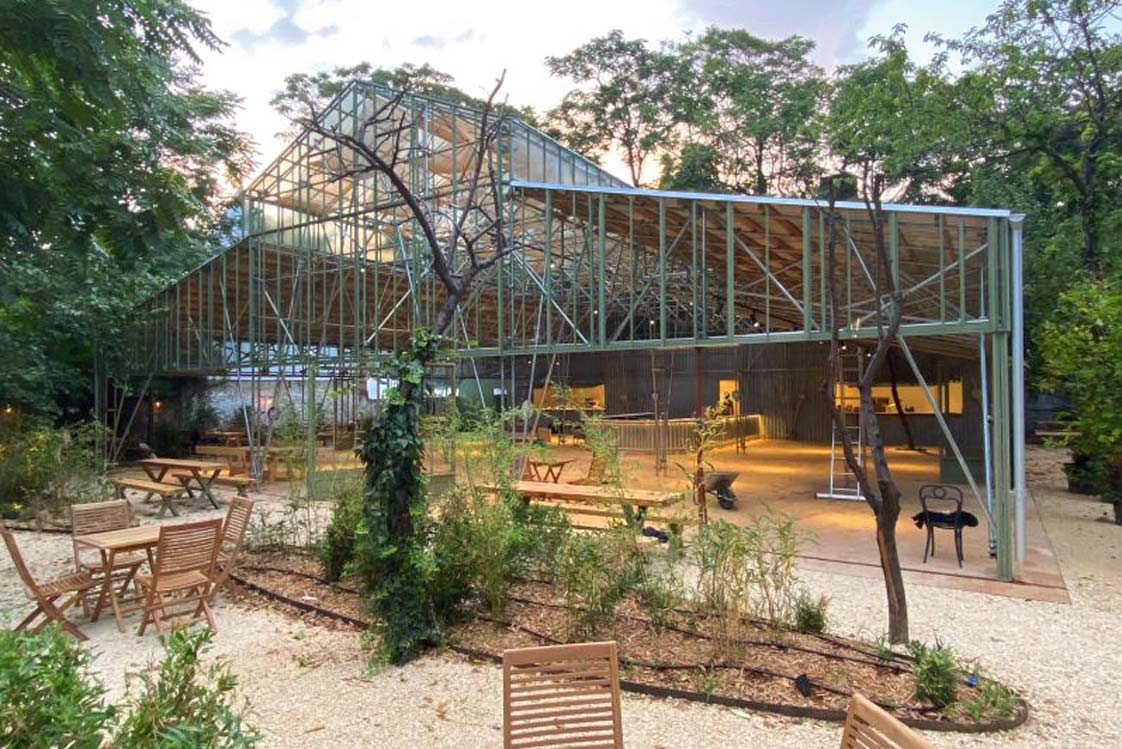 Sera Eden&nbsp;»Diese lässige Bar in einem alten Gewächshaus neben dem kleinen Grădina-Icoanei-Park ist ein sehr gutes Beispiel, wie die für Bukarest typischen sehr tiefen Höfe als Gärten für Restaurants genutzt werden.«