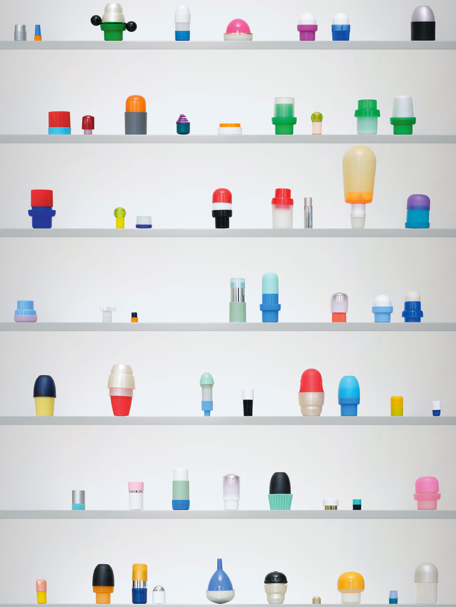 »Speicher«, 2022&nbsp;Plastik ist ein wiederkehrendes Element in den Arbeiten von Hanakam &amp; Schuller, welches sich immer wieder in neue Kontexte setzen lässt.&nbsp;hanakam-schuller.com