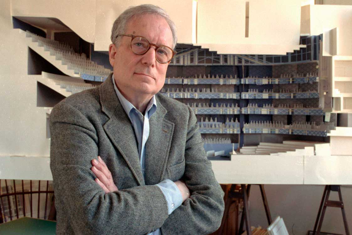 Robert Venturi&nbsp;Einer der größten Skandale aller Zeiten: 1991 wird der Preis lediglich an eine Hälfte einer gleichwertigen Büropartnerschaft verliehen. Venturis Partnerin Denise Scott Brown ging leer aus. Weltweit forderte die Architekturbranche eine Korrektur und Nachehrung seiner Frau. Doch die Jury blieb hart.&nbsp;venturiscottbrown.org, vsba.com