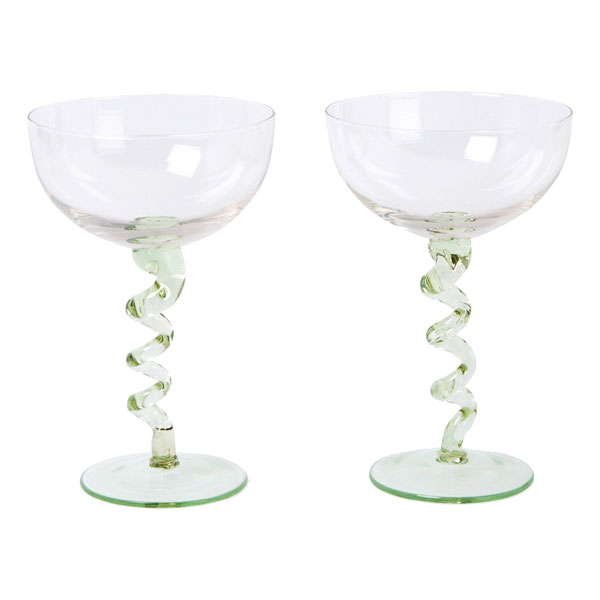 Verzwirbelt Die fröhlichen »Spiralcoupé«-Gläser von &amp;Klevering sind ein echter Hingucker für einen leckeren Cocktail oder für ein Sommerdessert. debijenkorf.at