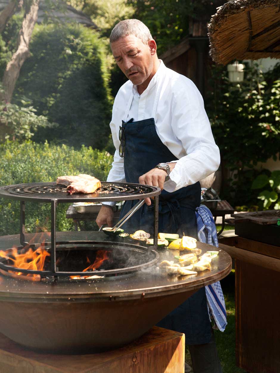 Konzentriert Bei Alain Weissgerber sitzt jeder Handgriff. Die Zutaten bleiben in ihrer Natürlichkeit erhalten und werden zusammen zum Genuss.