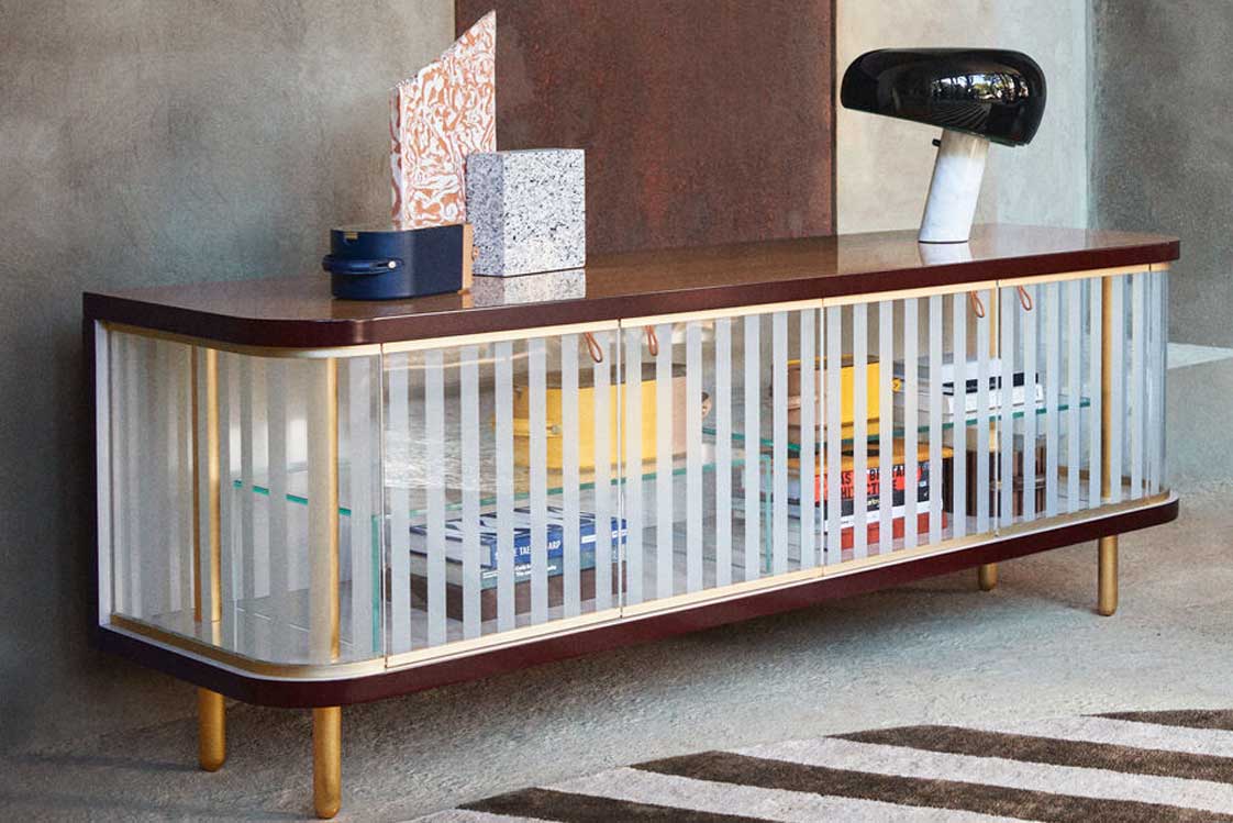 Fendi Casa&nbsp;Die Home-Kollektion des römischen Modehauses ist ein moderner Traum an retrofuturistischen Möbeln für Wohn-, Schlaf- und Esszimmer sowie den Outdoor-Bereich, der vor Eleganz nur so sprüht. fendicasa.com

