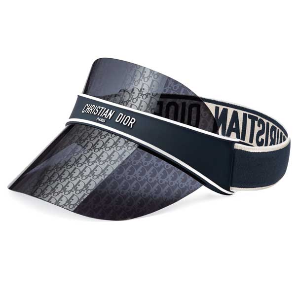 Durchblick behaltenM it dem schicken Visor von Dior werden Gesicht und Augen vor Sonnenstrahlen geschützt. dior.com