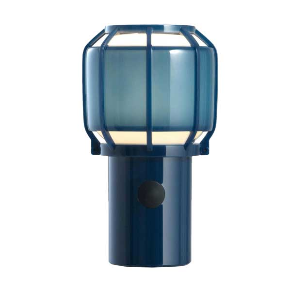 Lichtblick Für die Dämmerung sollte immer ausreichend Licht an Bord sein, wie die LED-Leuchte von Marset. ambientedirect.com