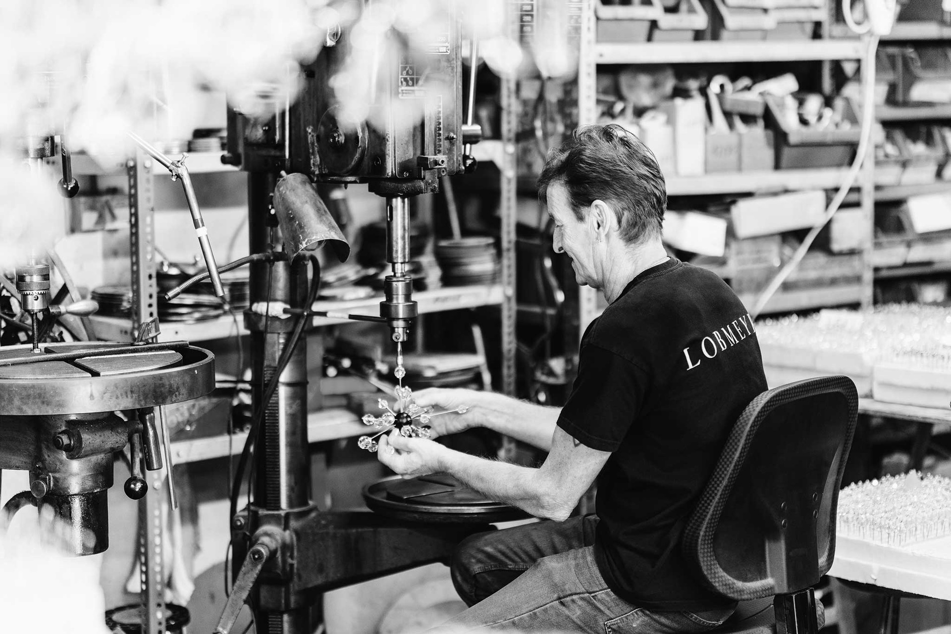 Etwa 100 bis 400 Luster werden jährlich bei Lobmeyr produziert.&nbsp;Hinzu kommen weitere Wohnraumleuchten sowie Reparaturen und -Restaurierungen. light.lobmeyr.at