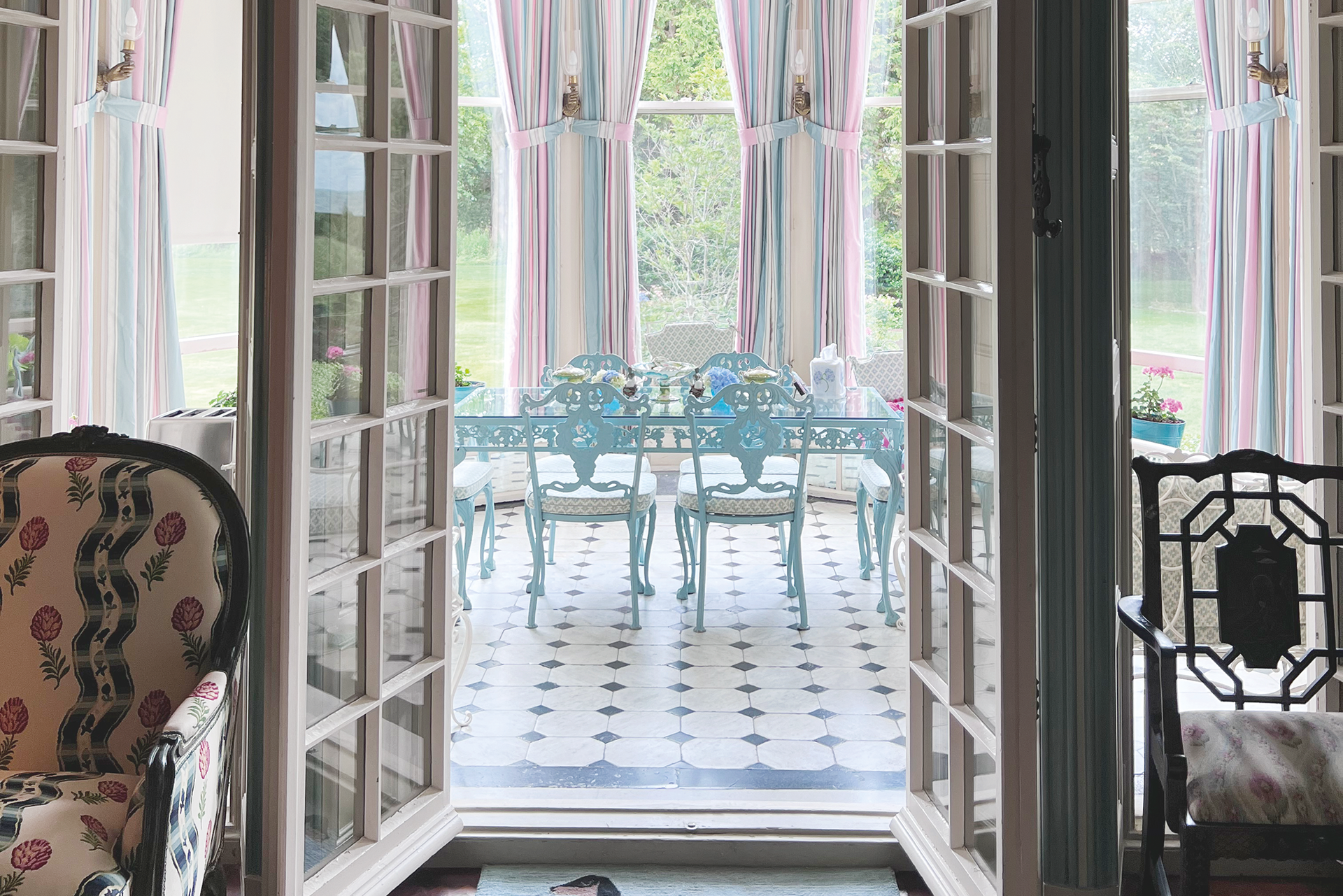 Der Frühstücksraum ist der zentrale&nbsp;Mittelpunkt für Lunches und Dinner im Kreise der Familie. Alle Informationen, die wichtig sind, werden hier ausgetauscht.