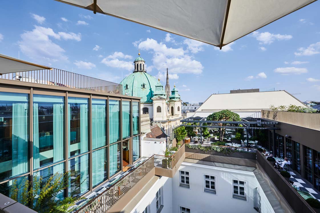 Die Terrasse samt »Secret Garden«.