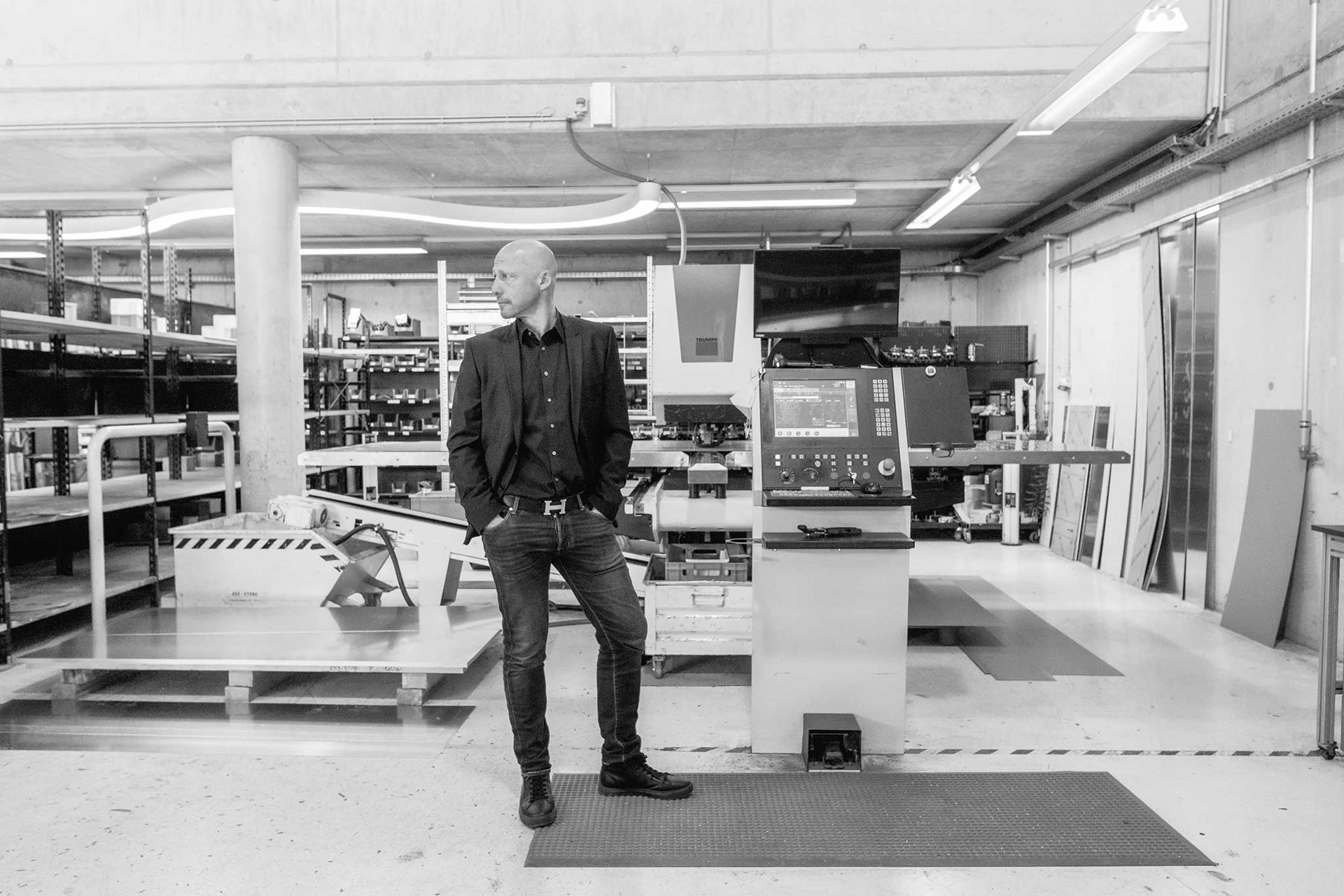 Walter Norz beschäftigt heute über 250 Mitarbeiter:innen aus allen Ländern im Prolicht-Werk in&nbsp;Neu-Götzens. prolicht.at
