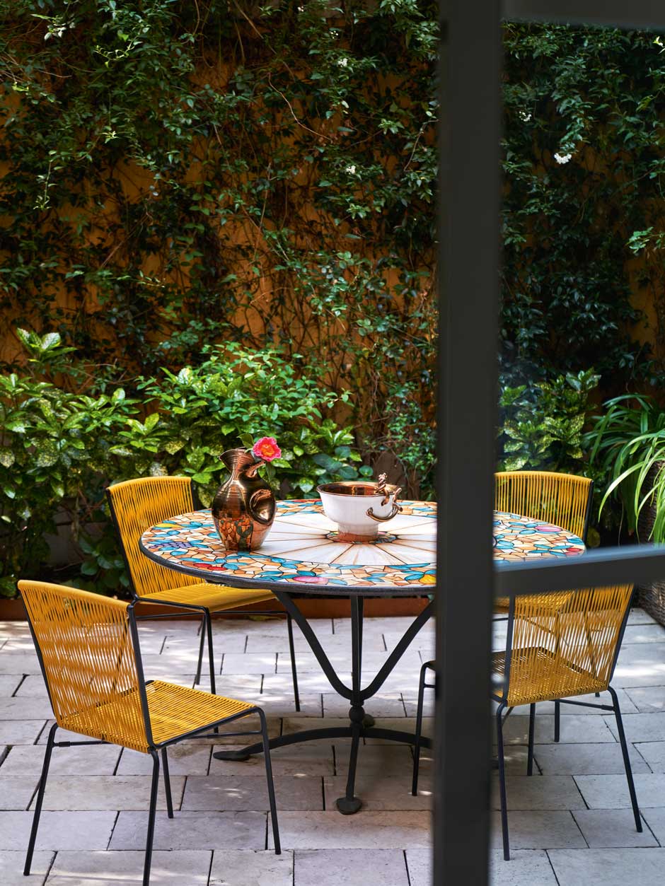 Oase&nbsp;Gaia und ihren Mann zieht es in näherer Zukunft hinaus aufs Land. Bis dahin zelebrieren sie das Grün der Natur eben auf ihrer Terrasse.