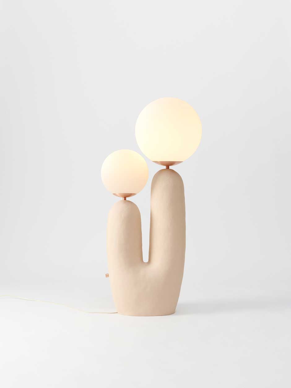 Erleuchtend «Doppelt hält -besser» lautet das Motto bei der «Oo Lamp». Die Keramikleuchten werden in eigenen Studios in Queens sorgfältig von Hand gefertigt.