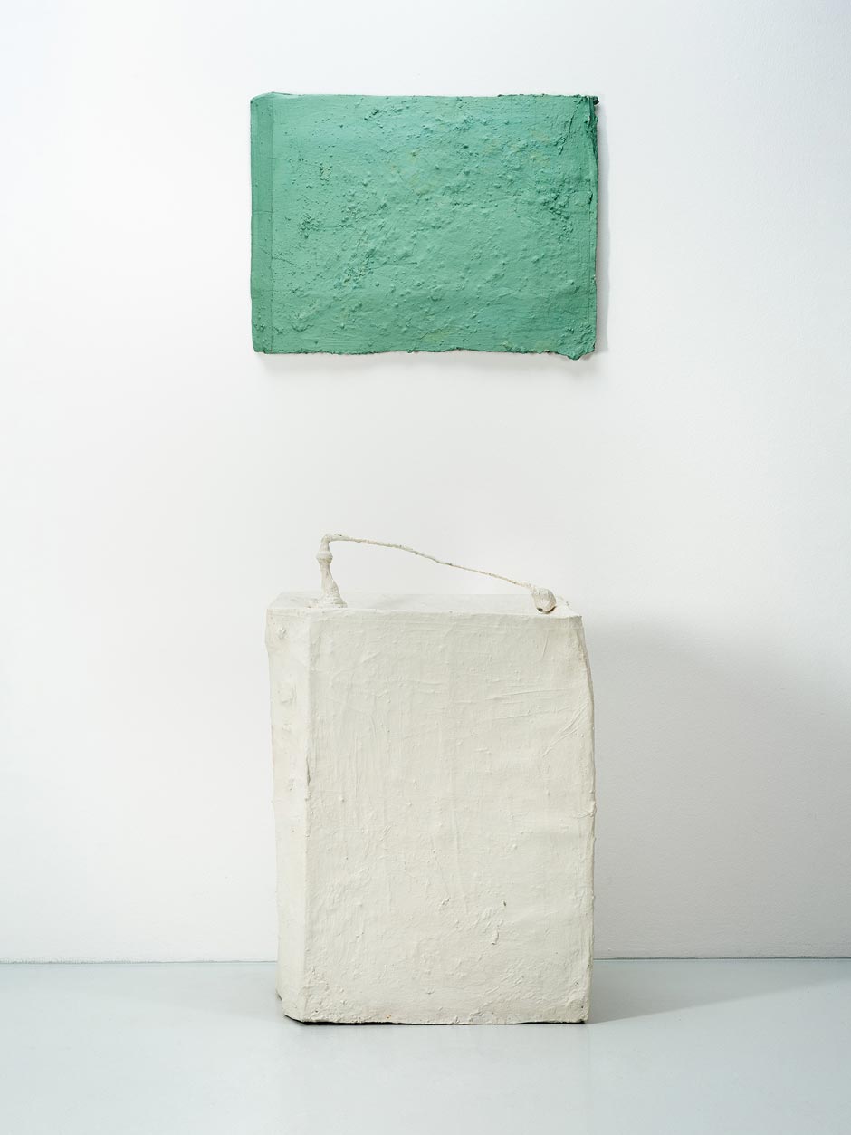 Franz West (1947–2012) "Ohne Titel" (früher "Requisit"), 1989, Installation Bild – Wellpappe u. a. mit Gips, Farbe 64 x 82 x 6 cm "Maulschelle" / "Pa.stück" – Metall, Holz, Gaze, Gips und Dispersion 17 x 57 x 7 cm Sockel – Karton, Holz, Gaze, Gips, Dispersion 94 x 68 x 47 cm € 180.000 – 260.000
