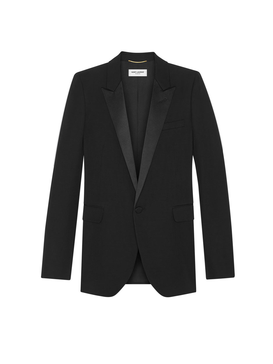 Black Magic&nbsp; Die Smokingjacke mit spitzem Revers sorgt für den perfekten Auftritt.&nbsp;saintlaurent.com