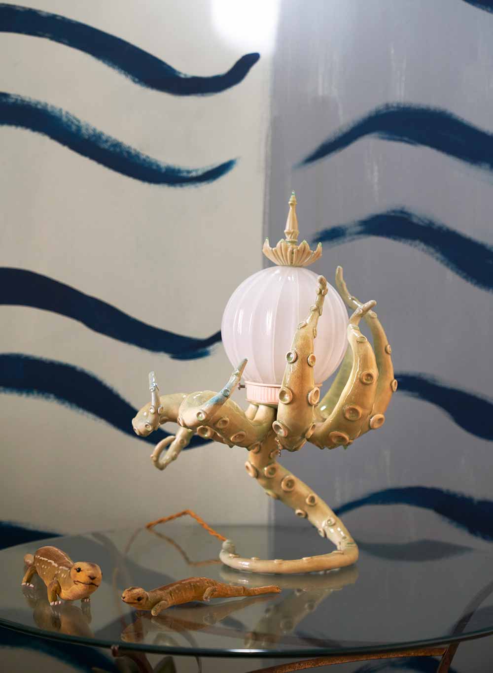Leuchtkrake&nbsp;Diese exquisite Keramiklampe von Adam Wallacavage verfügt dank ihrer Tentakeloptik über einen hohen Wiedererkennungswert.