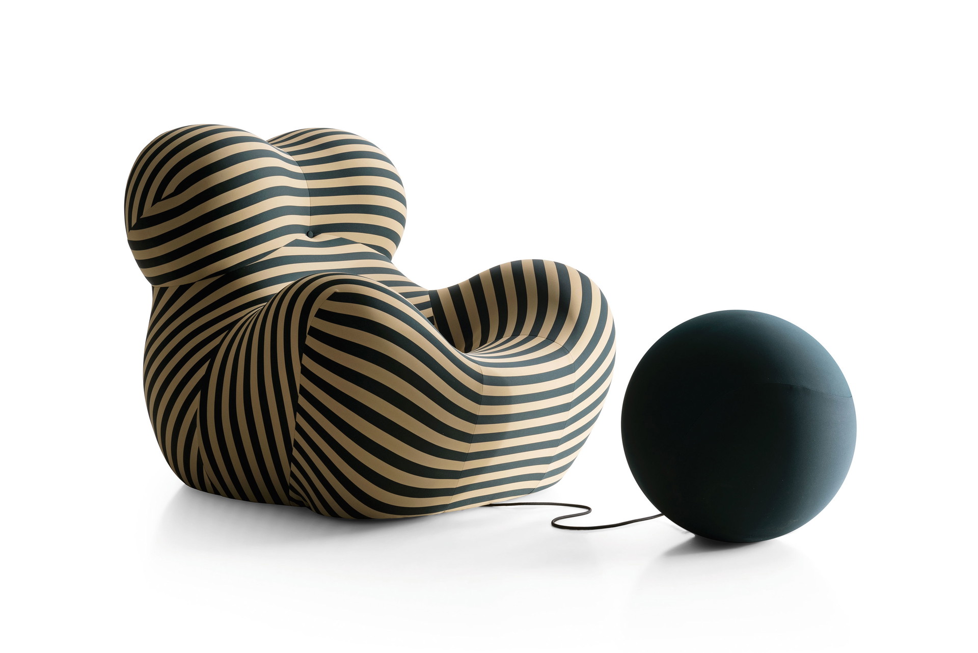 Nostalgie-Faktor: Der Stuhl »Up« von Gaetano Pesce erblickte 1969 das Licht der Welt. Zum 50-Jahr-Jubiläum gab’s bei B&amp;B Italia eine neue Farbauflage – inklusive fetter Party.