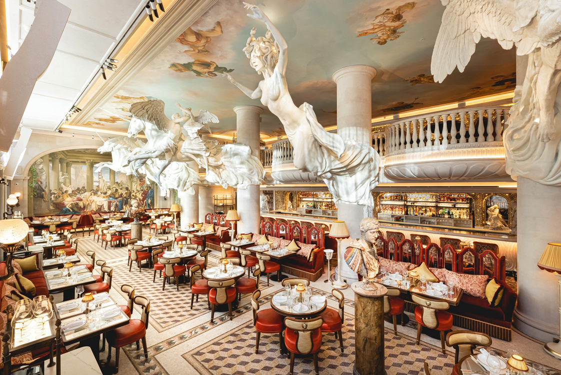 Dionysischer Interior-Exzess
Im »Bacchanalia« im Londoner Bezirk Mayfair treffen Mosaike, klassische Details, Deckenmalereien von Künstler Gary Myatt auf griechische Mythologie. Maximalismus von Martin Brudnizki.&nbsp;bacchanalia.co.uk