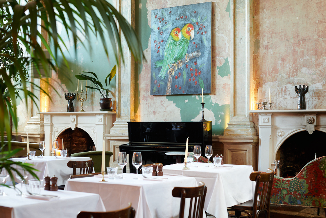 Members only!
Wer im Londoner »Sessions Arts Club« in einem ehemaligen Gerichtsgebäude aus dem 18.&nbsp;Jahrhundert diniert, kann einen Geheimeingang benützen. Das schafft Intimität.&nbsp;sessionsartsclub.com