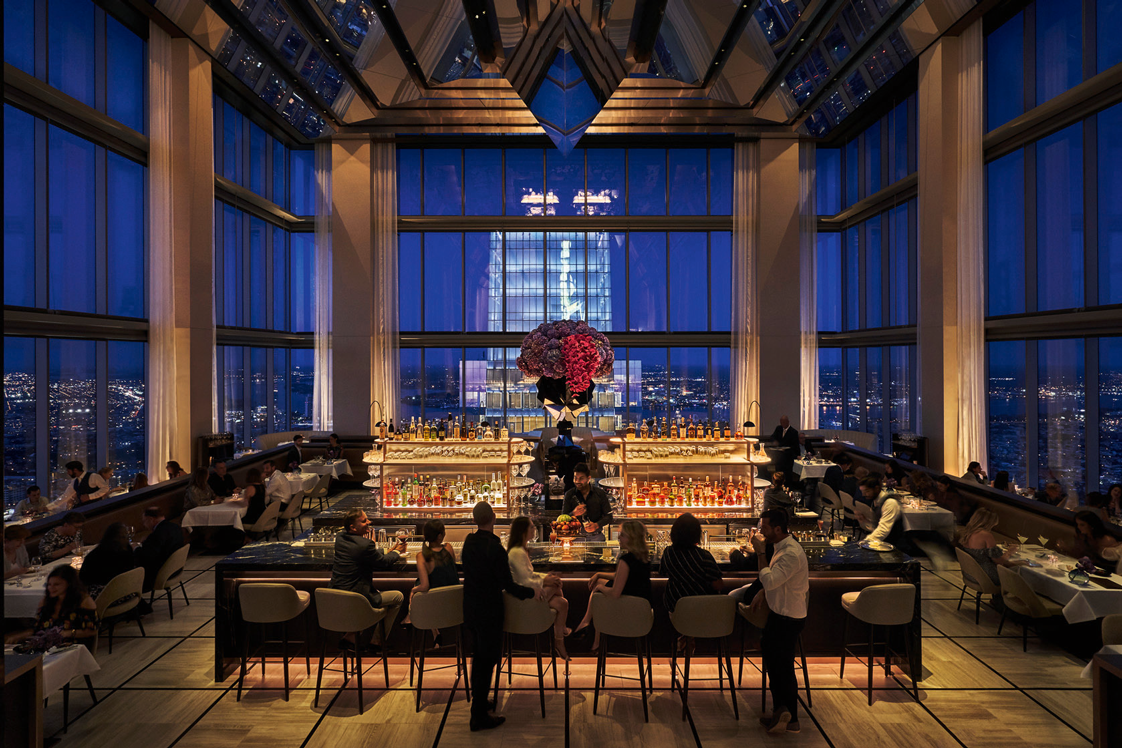 Fahrstuhl zu den Sternen
Im »Jean-Georges -Philadelphia« im »Four Seasons Hotel« holten Norman Foster und Jean-Georges Vongerichten -Designer Adam Tihany ins Boot, um das Restaurant mit 360-Grad Citypanorama zu gestalten.&nbsp;fourseasons.com