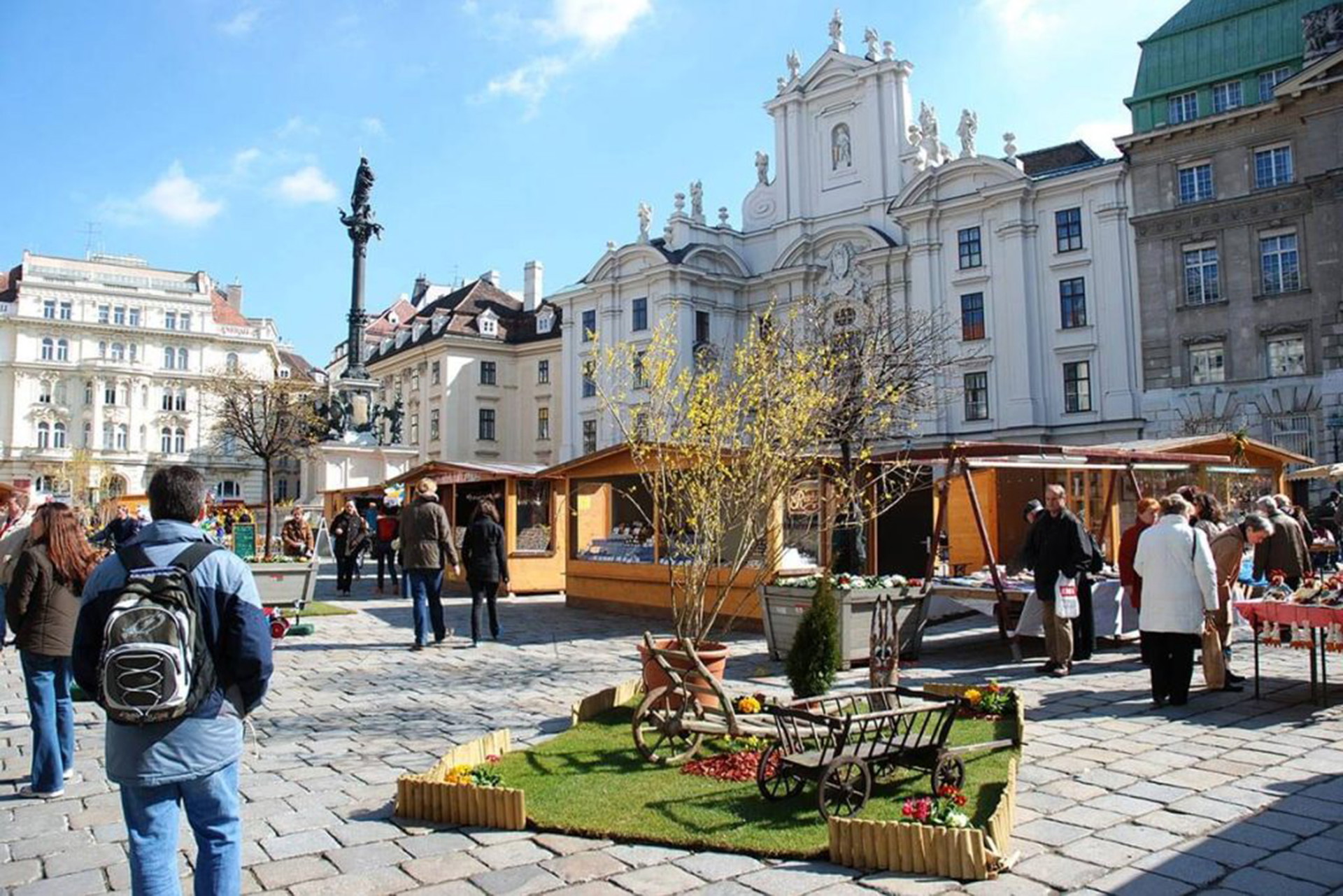 Auch am Ostermarkt am Hof in der Wiener Innenstadt wird heuer wieder für Frühlingsstimmung rund um die Festtage gesorgt. Rund 50 Aussteller:innen sorgen für ein hochwertiges Produktangebot sowie außergewöhnlichen Gaumenschmaus, Champagner- und Austernbar inklusive.&nbsp;Zum Ostermarkt am Hof