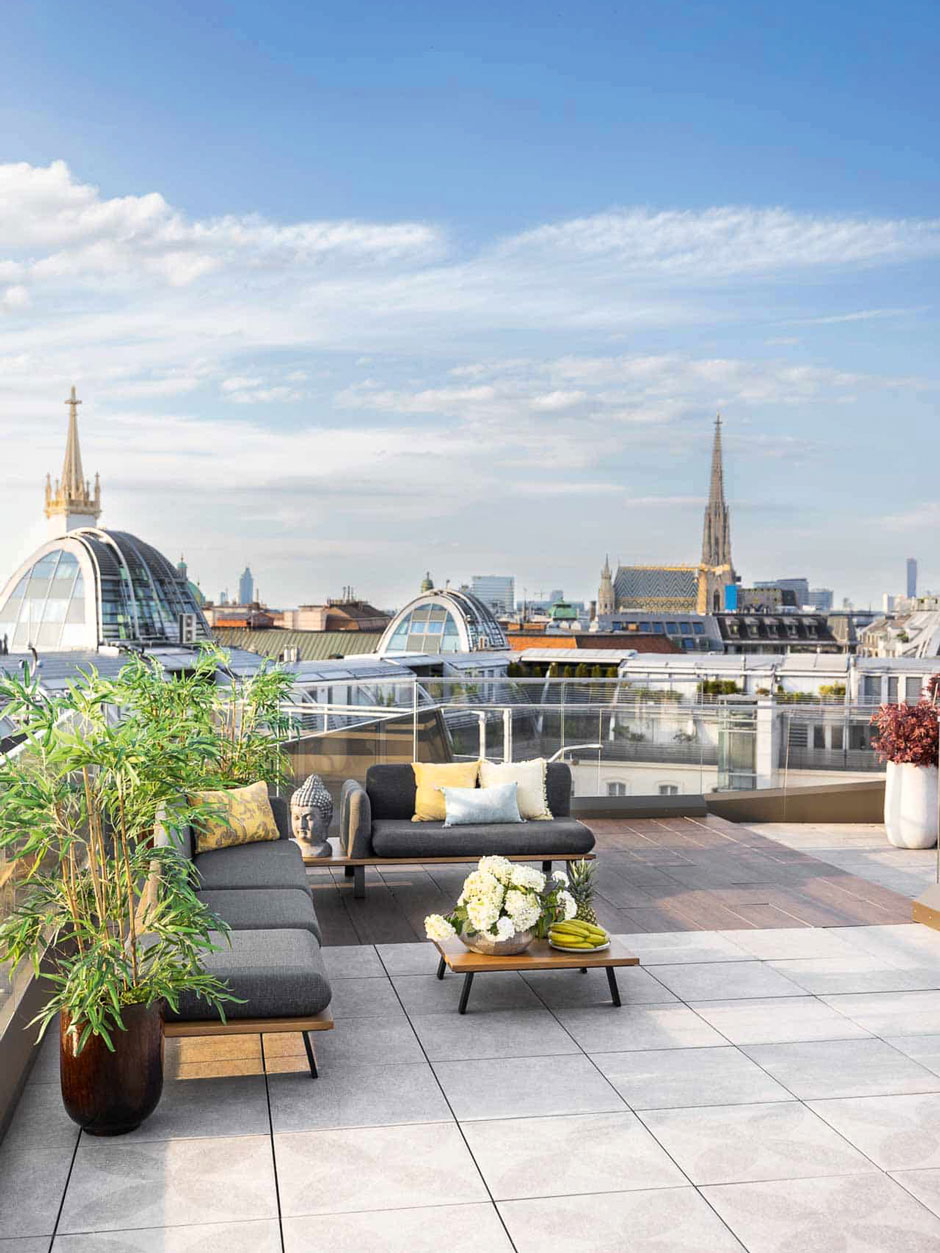 Ein Bild sagt mehr als tausend Worte. Eine Aussicht mit Blick auf den Stephansdom macht diese Dachterrassen so einmalig!&nbsp;livingdeluxe.com