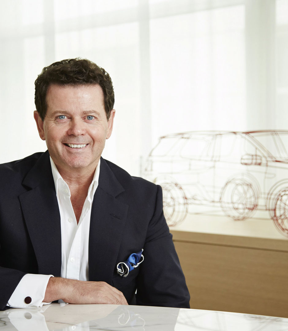 Range Rover /&nbsp;Gerry McGovern&nbsp;Absolute Klarheit und Geradlinigkeit im Design und nahtlose Konnektivität zeichnen den »Range Rover -Velar« von Chief -Creative Officer Gerry McGovern aus. Als Benziner, Mild-Hybrid-Diesel oder Plug-in--Hybrid mit maximal 400&nbsp;PS erhältlich.&nbsp;