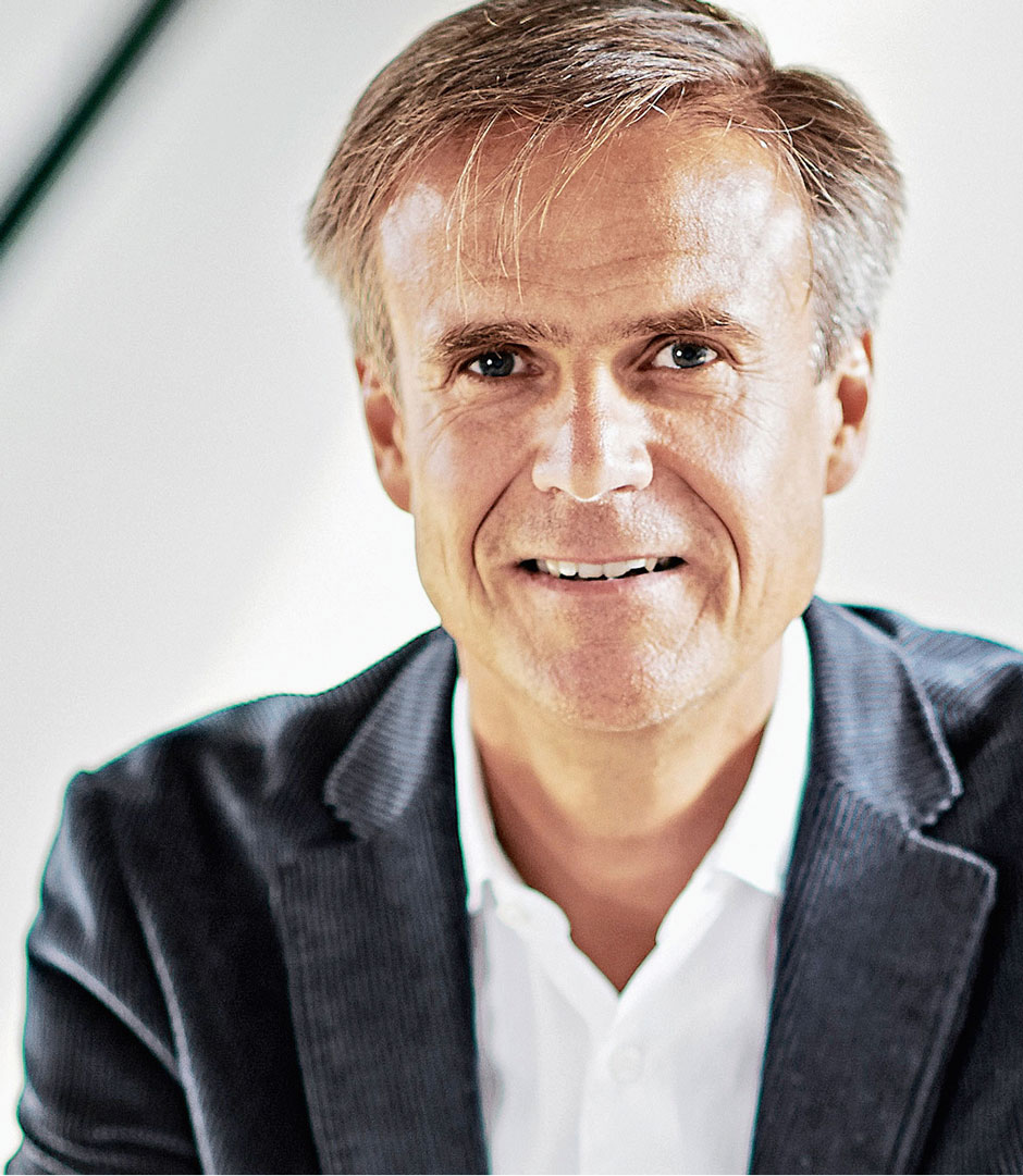 Porsche / Michael Maurer&nbsp;Als Hommage an den »911« gestaltete Chefdesigner Michael Maurer den viertürigen Elektrosportler »Taycan«. Die Eckdaten des Edelsprinters mit den markanten Formen: bis zu 761&nbsp;PS, auf Wunsch Allradantrieb, bis zu 498&nbsp;Kilometer Reichweite.