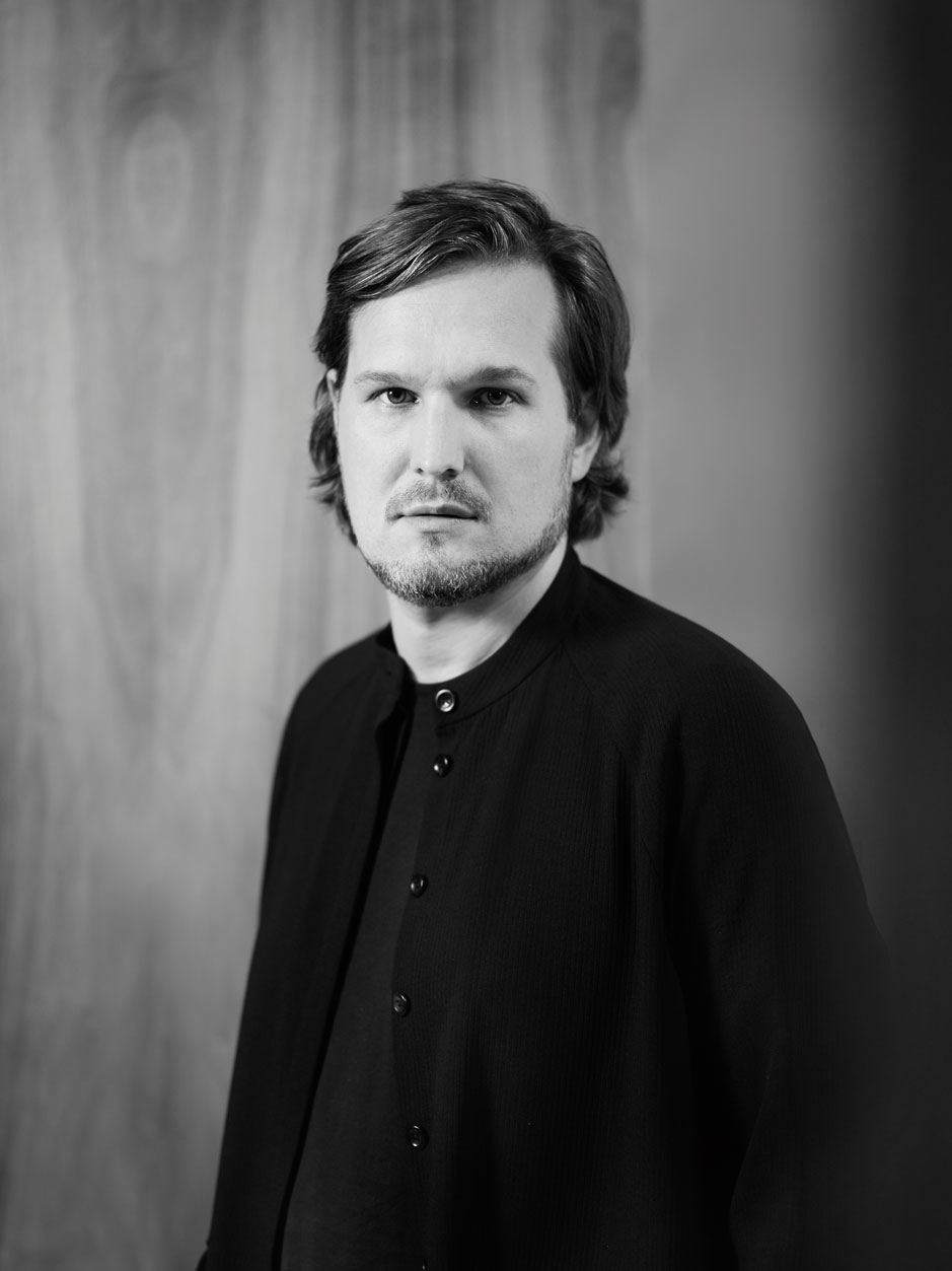 Sebastian Herkner. Der vielfach ausgezeichnete Designer arbeitet international an verschiedenen Projekten.