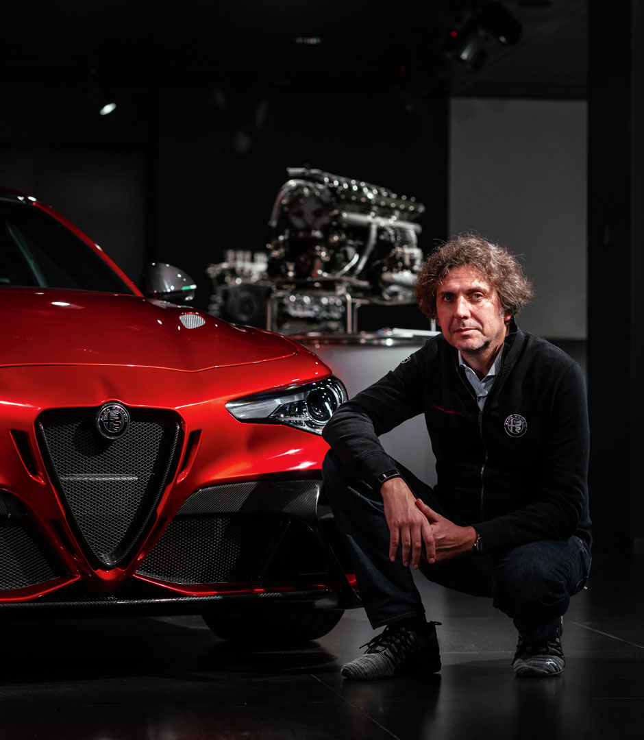 Alfa Romeo / Alessandro Maccolini&nbsp;Mit der Neuauflage der »Giulia« beweist sich Designer Alessandro Maccolini als Grals-hüter der großen Vergangenheit der Marke. Sportliche Silhouette, niedrige Dachlinie, markanter Kühlergrill und Motoren bis 510 PS.