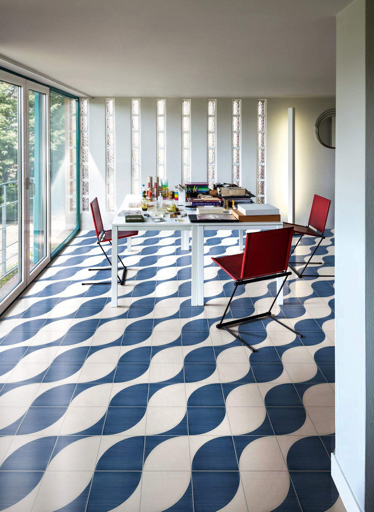 Der italienische Fliesenprofi&nbsp;Marazzi hat ein Wellendesign aus seinem Archiv neu aufgelegt. marazzigroup.com