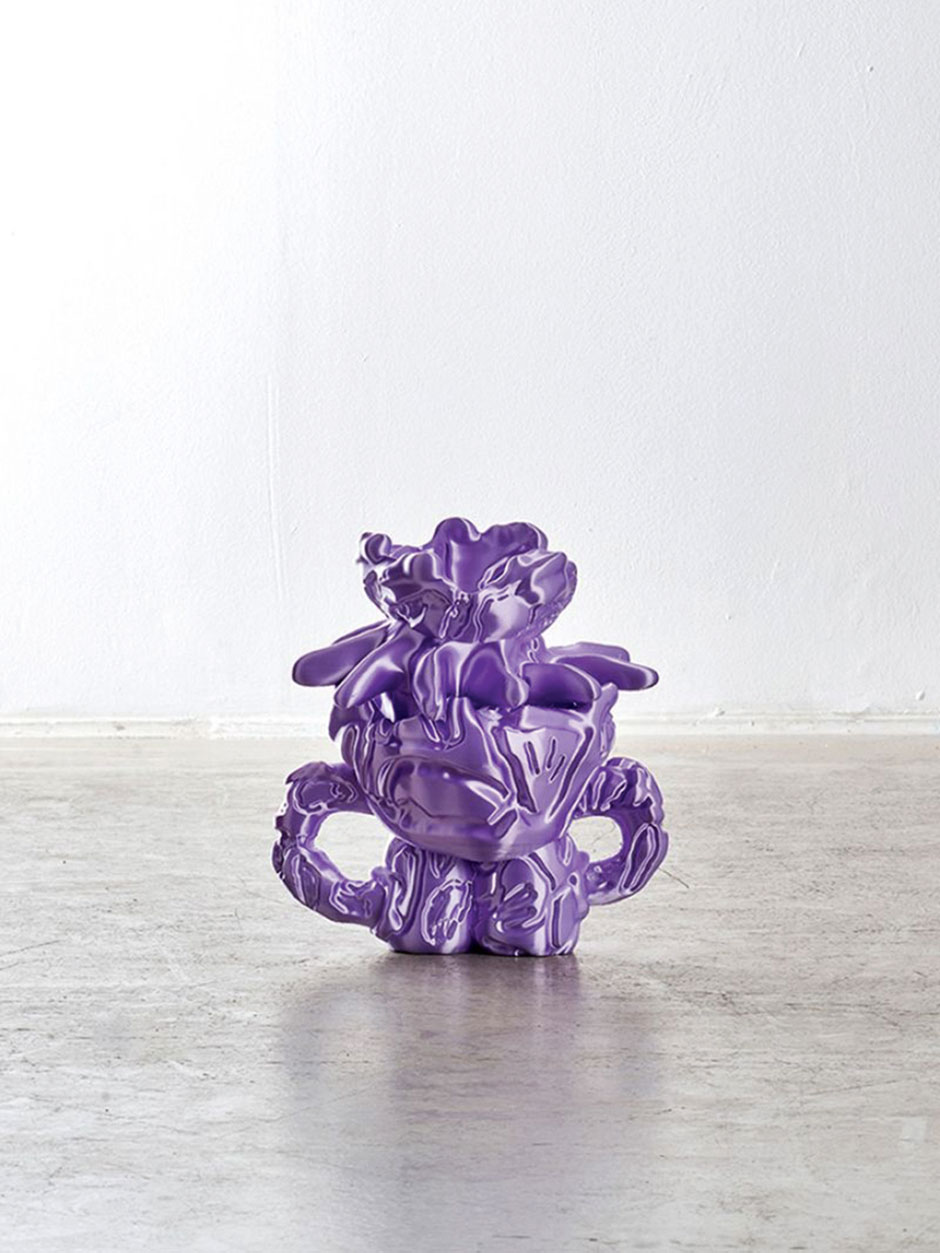 DESIGN ALS KUNST&nbsp;Ist es Gebrauchsdesign oder bildende Kunst? Die französische Designerin Audrey Large versucht, die Relationen zwischen virtueller und physischer Welt zu erkunden. Ihre fantastischen, spielerischen Designs in leuchtenden, metallischen Farben erinnern an geschmolzene Lava.&nbsp;&nbsp;nilufar.com/en/designer/audrey-large