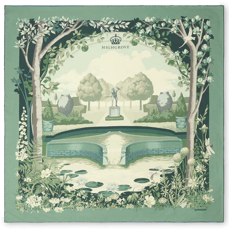 Highgrove&nbsp;So lautet der Name des schottischen, privaten Anwesens von Charles III. und ist auf diesem limited-editon Seidentuch von Burberry zu sehen. Das Foulard ist in dezentem Grün gehalten und damit eine Anspielung auf die Gartenliebe des Monarchen. burberry.com