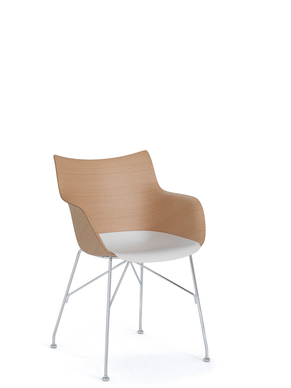 Ein Hauch von Holz&nbsp;Nach eigener Aussage würde Starck am liebsten »mit Holz gestalten, ohne dafür Bäume zu fällen«. Die Serie »Smart Wood« für Kartell kommt&nbsp; diesem Ideal sehr nahe, hier wird das Holz mit neuester Technologie hauchdünn bis zur&nbsp;Grenze der Biegsamkeit geformt.