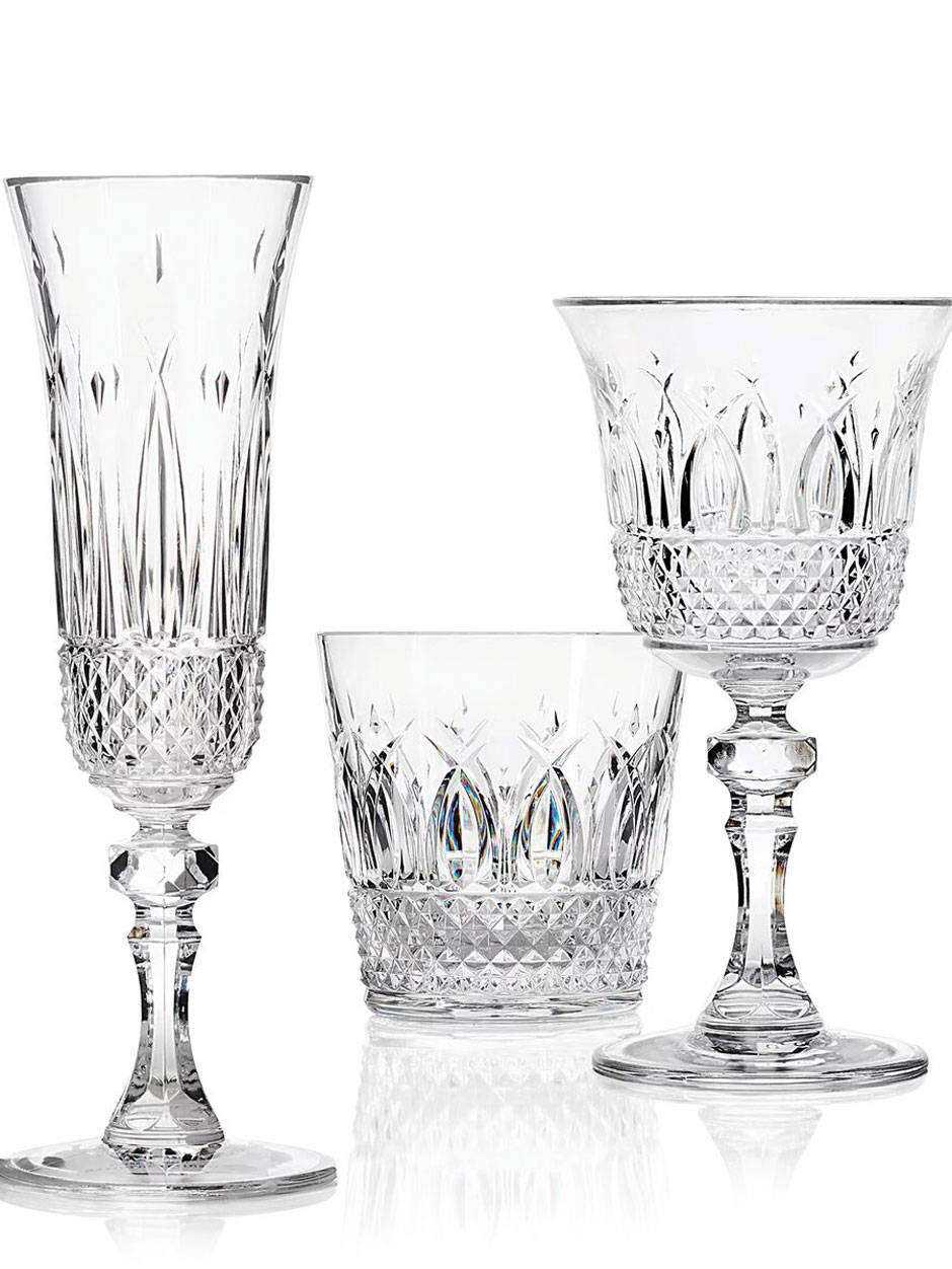 Glamourös genießen&nbsp;Die »Italia«-Gläser von Mario Luca Giusti sind aus hochwertigem Acryl und bruchsicher. Perfekt fürs »Prost« im Park oder am Pool. raumconceptstore.com