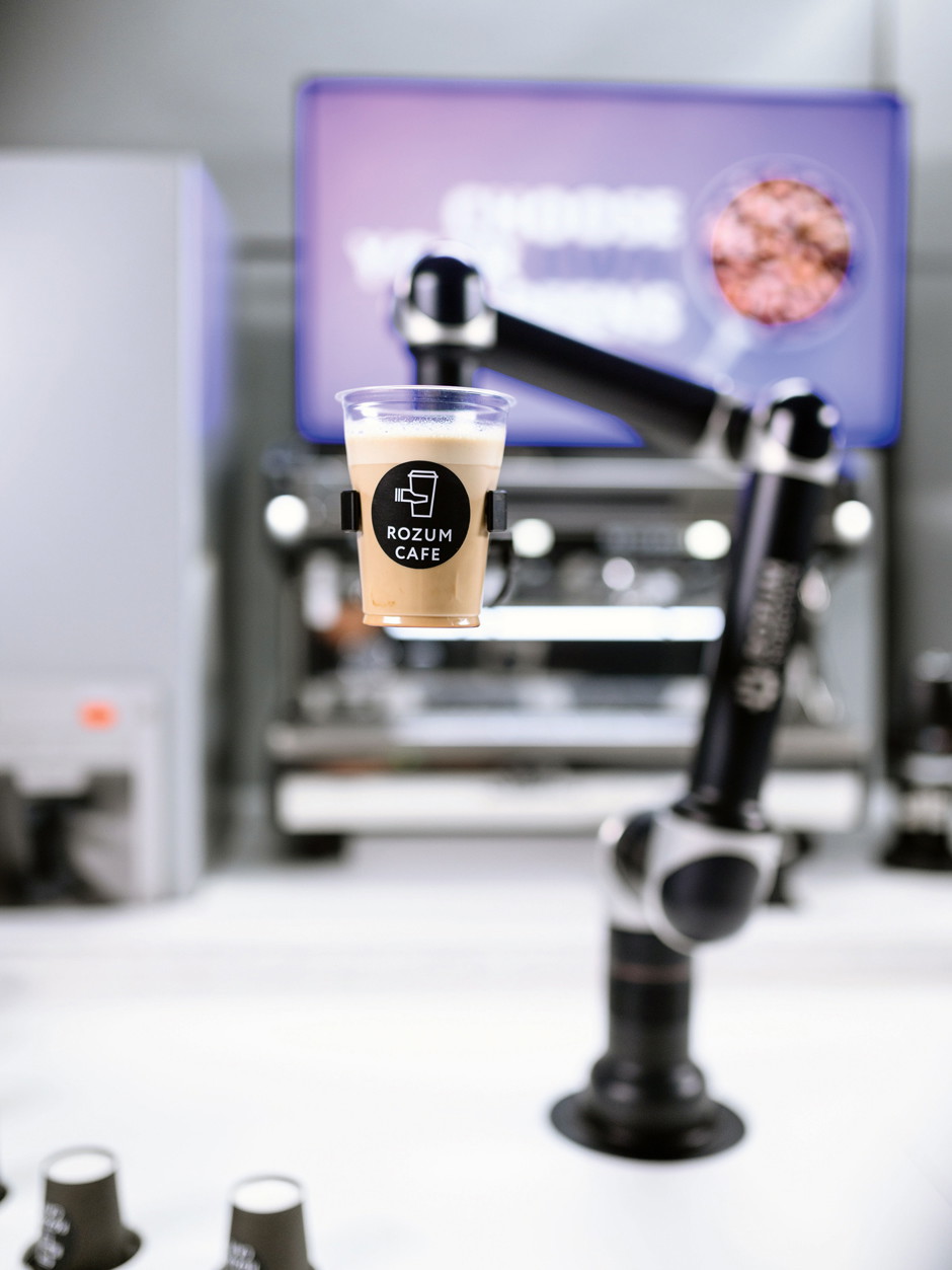 Kaffee ist fertig&nbsp;»Rozum Café« ist ein Barista-Roboter, der – geht’s nach den Entwicklern&nbsp;– als Franchise für Furore sorgen soll.&nbsp;cafe.rozum.com