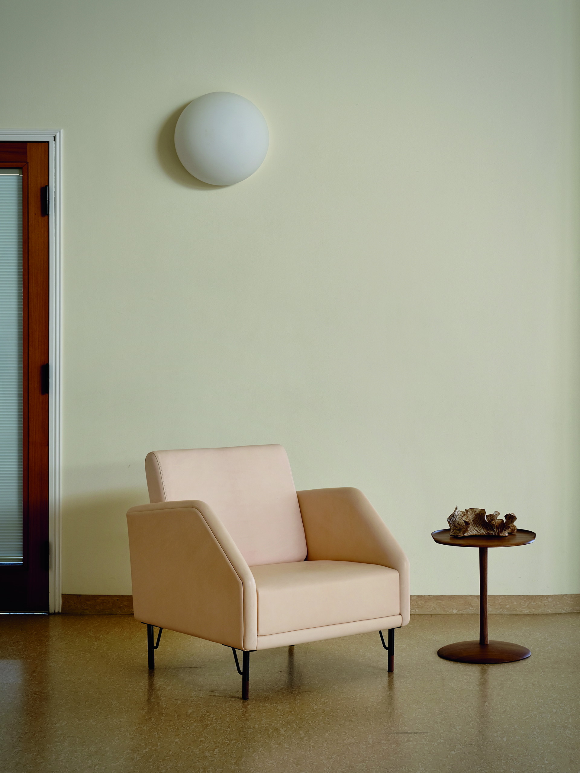 Der&nbsp;»Pelican Chair« ist ein geradliniges und zeitloses Möbelstück.